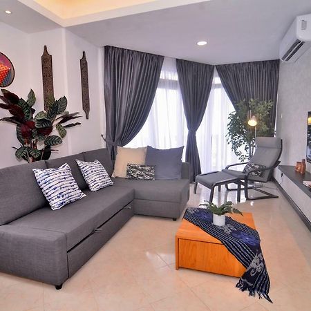 New Riverbank Suites - Waterfront Kuching City Eksteriør bilde