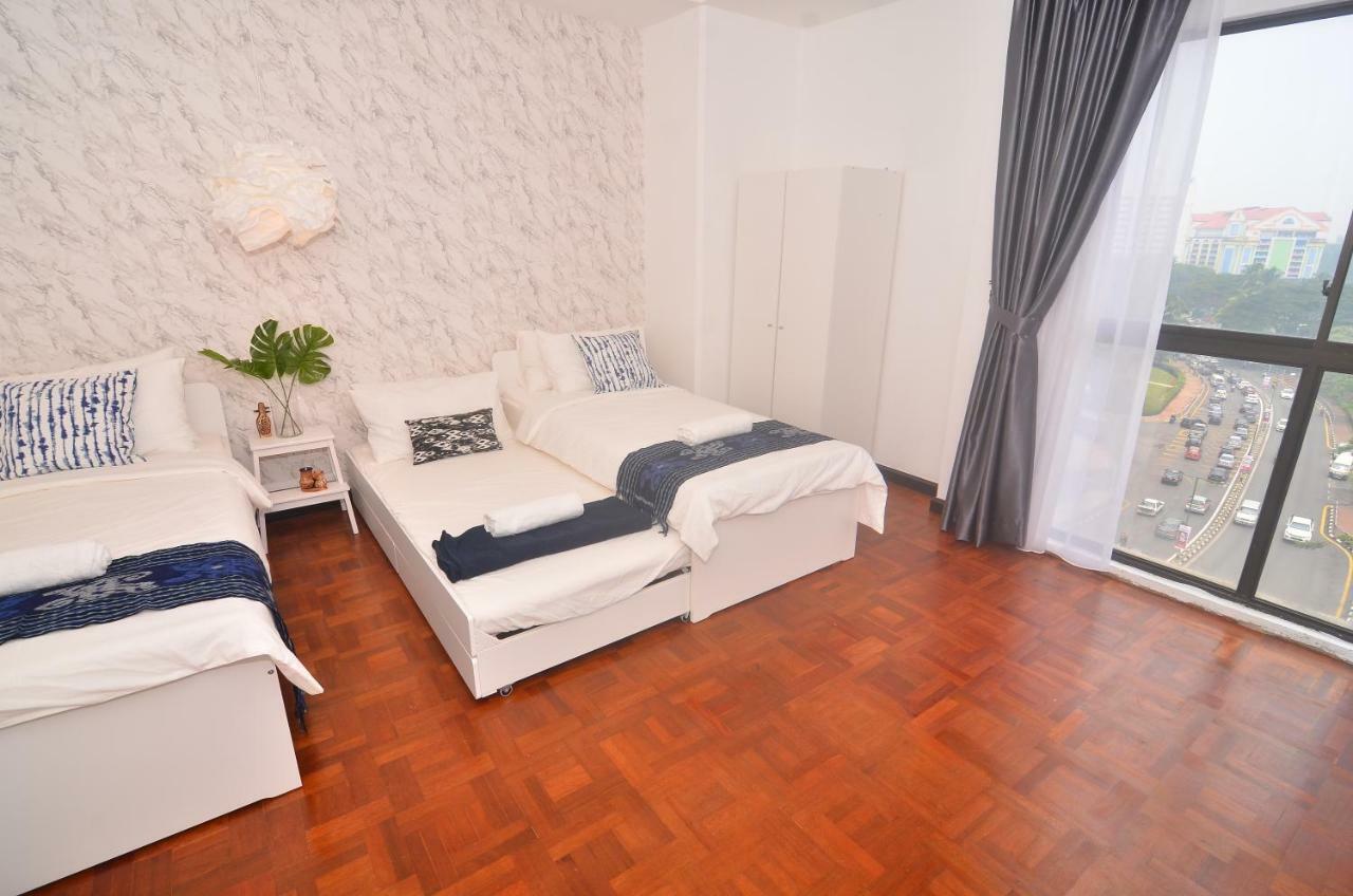 New Riverbank Suites - Waterfront Kuching City Eksteriør bilde