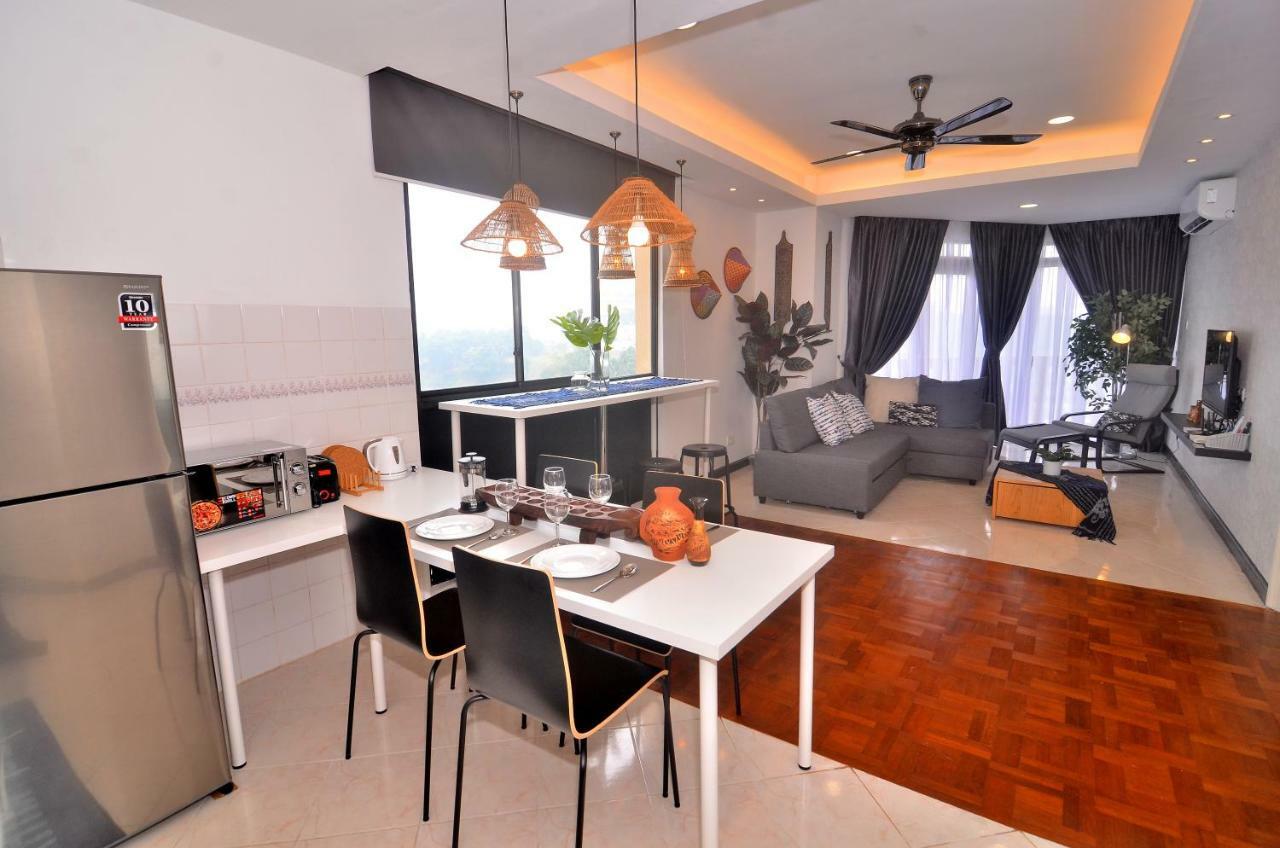 New Riverbank Suites - Waterfront Kuching City Eksteriør bilde